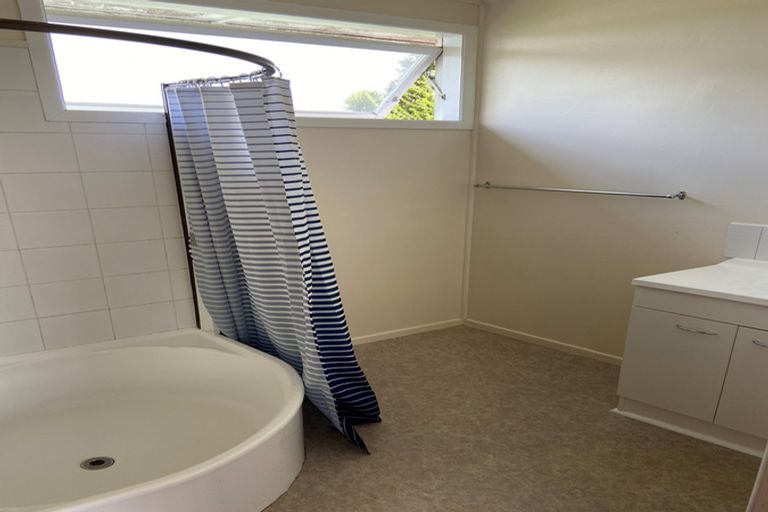 Photo of property in 30 Longburn Road, Henderson, Auckland, 0610