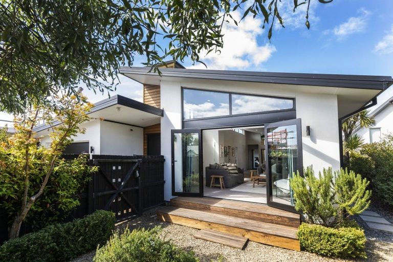Photo of property in 136 Edgeware Road, St Albans, Christchurch, 8014
