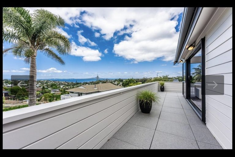 Photo of property in 2/6 Calypso Place, Rothesay Bay, Auckland, 0630