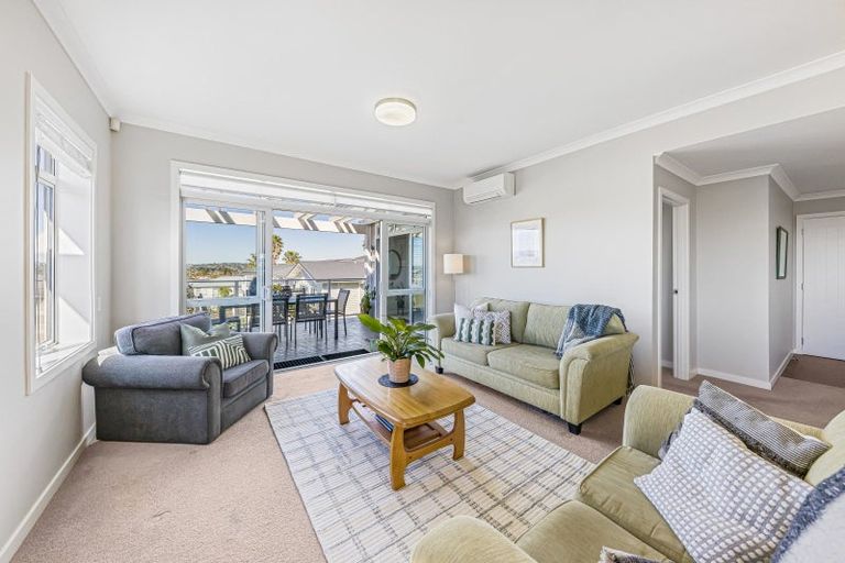 Photo of property in 72 Landmark Terrace, Orewa, 0931