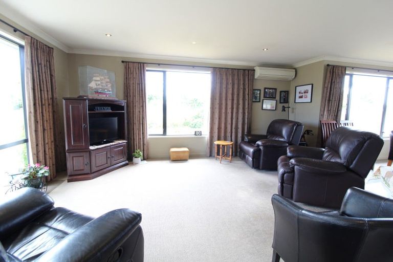 Photo of property in 18 Mauchline Street, Wallacetown, 9816