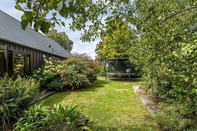 Photo of property in 25 Cricklewood Place, Avonhead, Christchurch, 8042