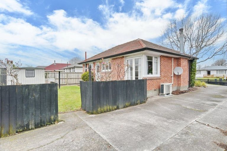 Photo of property in 2/21 Dunedin Street, Redwood, Christchurch, 8051