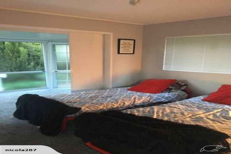 Photo of property in 9 Montcalm Close, Orewa, 0931