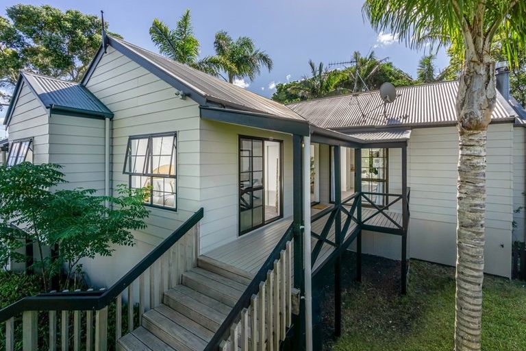 Photo of property in 8 Bellcroft Place, Belmont, Auckland, 0622