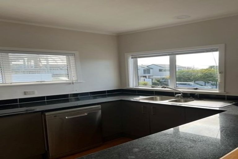 Photo of property in 1/4 Midway Avenue, Castor Bay, Auckland, 0620