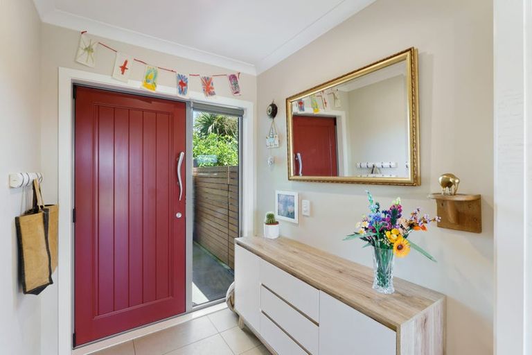 Photo of property in 35 Simpson Crescent, Raumati Beach, Paraparaumu, 5032