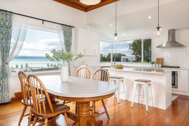 Photo of property in 123 Chaucer Road, Hospital Hill, Napier, 4110