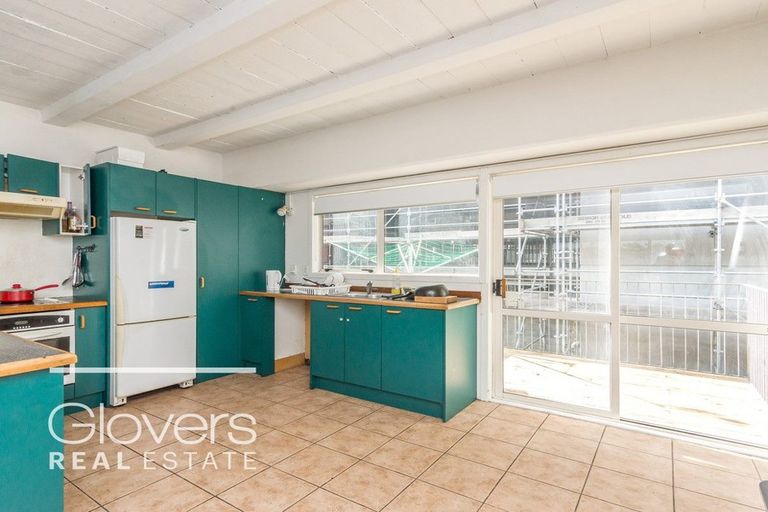Photo of property in 10 Captain Scott Road, Glen Eden, Auckland, 0602
