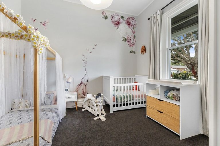 Photo of property in 56 Derwent Street, Island Bay, Wellington, 6023