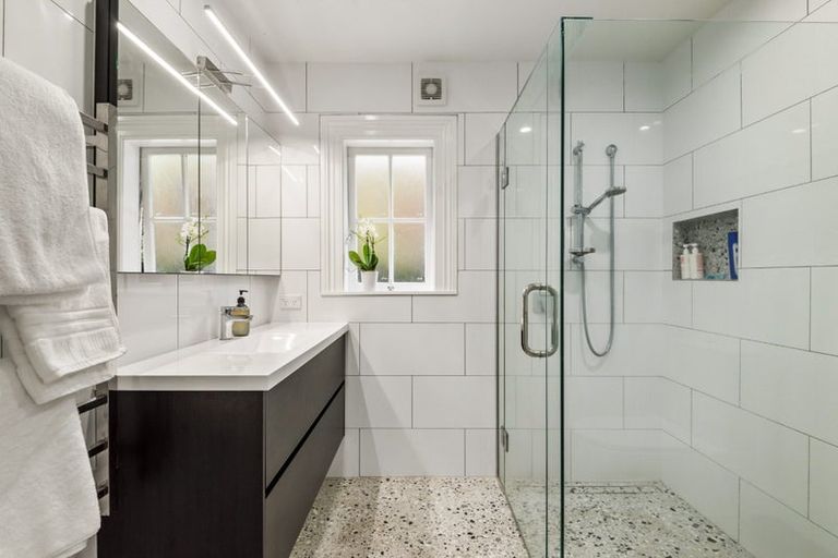 Photo of property in 1/12a Moore Street, Hillcrest, Auckland, 0627