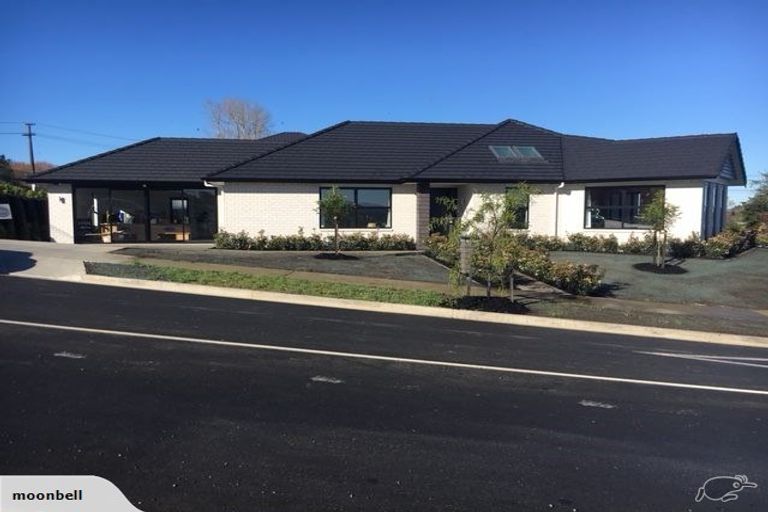 Photo of property in 3 Pakaraka Drive, Papakura, 2110