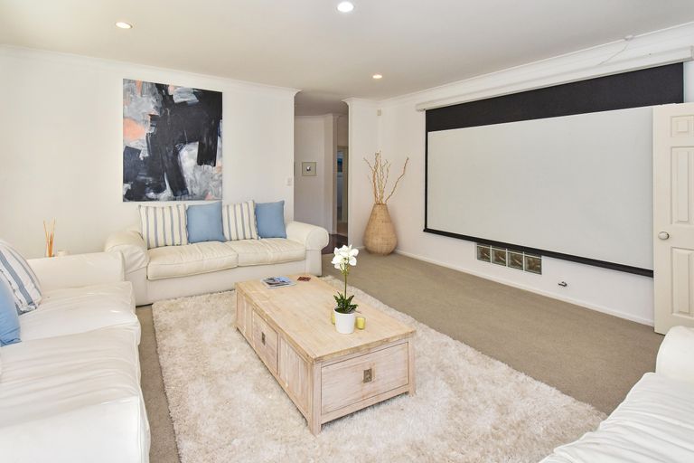 Photo of property in 21 Del Mar Court, Shamrock Park, Auckland, 2016