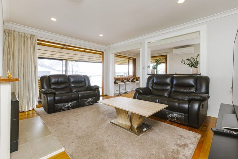 Photo of property in 37 Village Way, Ardmore, Papakura, 2582