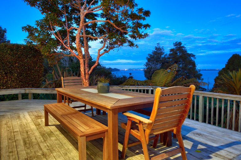 Photo of property in 146 Cliff View Drive, Green Bay, Auckland, 0604