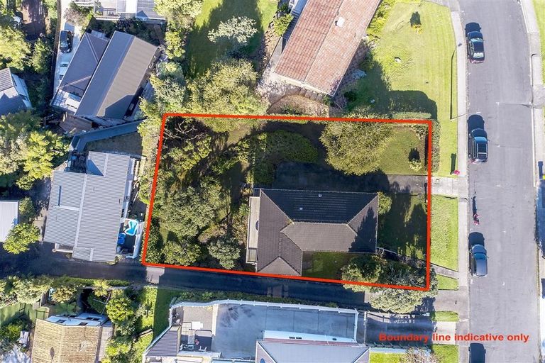 Photo of property in 12 Barker Rise, Northcross, Auckland, 0632