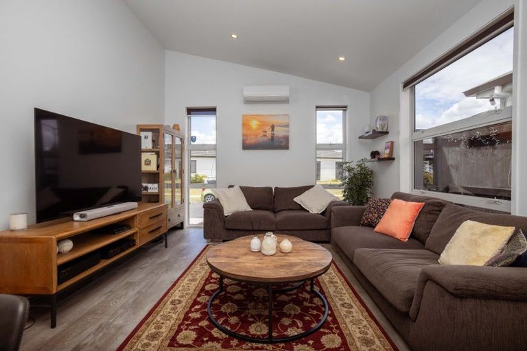 Photo of property in 28 Marion Crescent, Papamoa Beach, Papamoa, 3118