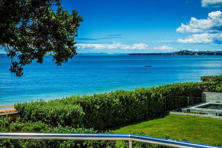 Photo of property in 30 Oxford Terrace, Coromandel, 3506