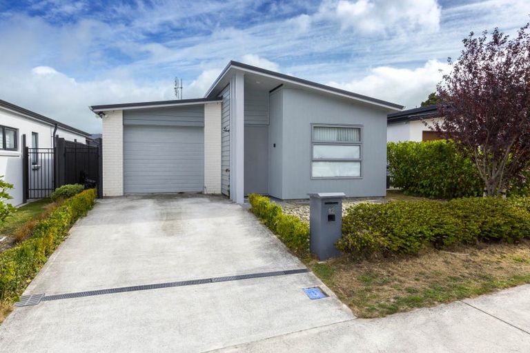 Photo of property in 12 Buddle Road, Wallaceville, Upper Hutt, 5018