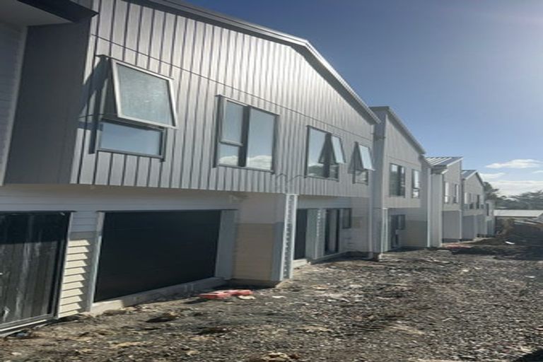 Photo of property in 2/30a Tirimoana Road, Te Atatu South, Auckland, 0602