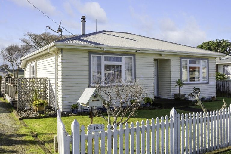 Photo of property in 120 Browne Street, Waitara, 4320