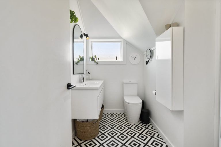 Photo of property in 17 Phoenix Avenue, Hokowhitu, Palmerston North, 4410