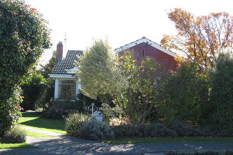 Photo of property in 10 Verran Place, Fendalton, Christchurch, 8052