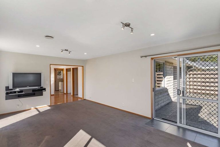 Photo of property in 2/20 Sawyers Arms Road, Northcote, Christchurch, 8052