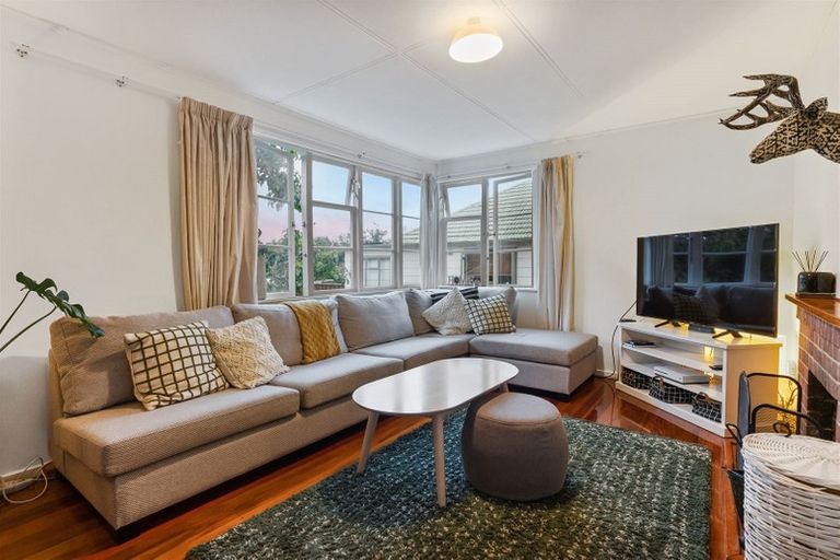 Photo of property in 23 Otakau Road, Milford, Auckland, 0620