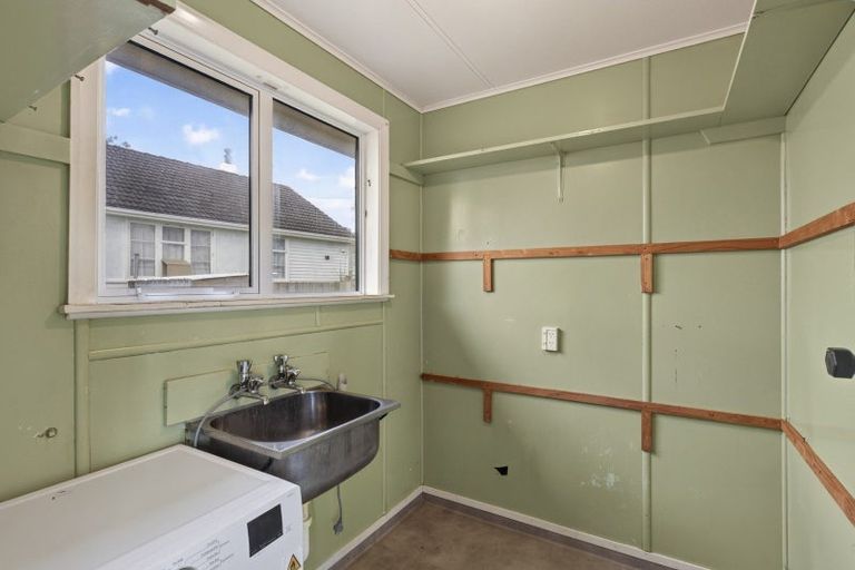 Photo of property in 56 Cook Street, Marfell, New Plymouth, 4310