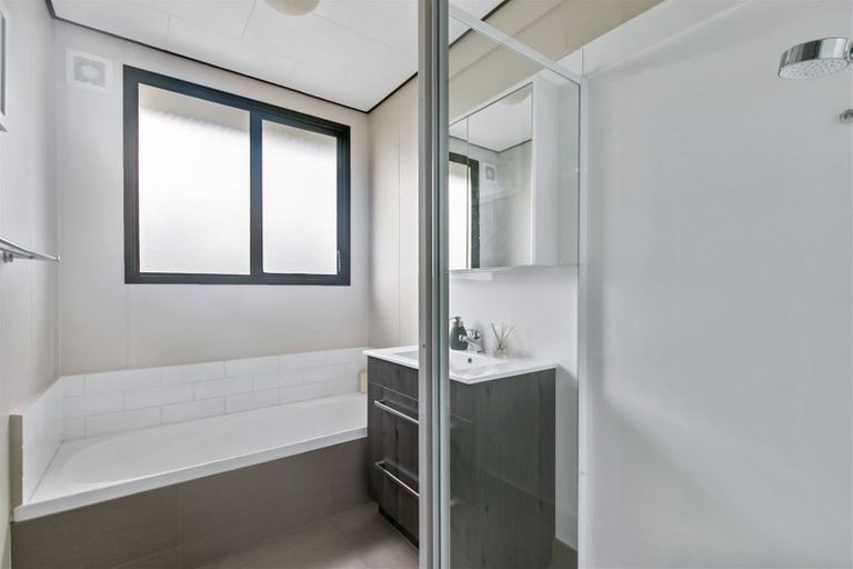 Photo of property in 1/31 Caribbean Drive, Unsworth Heights, Auckland, 0632