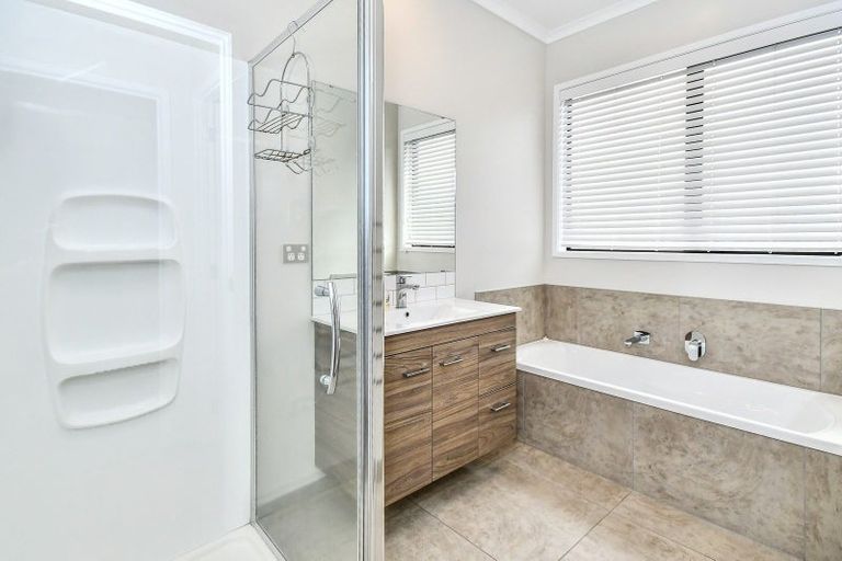 Photo of property in 66a Hillpark Drive, Pokeno, 2402