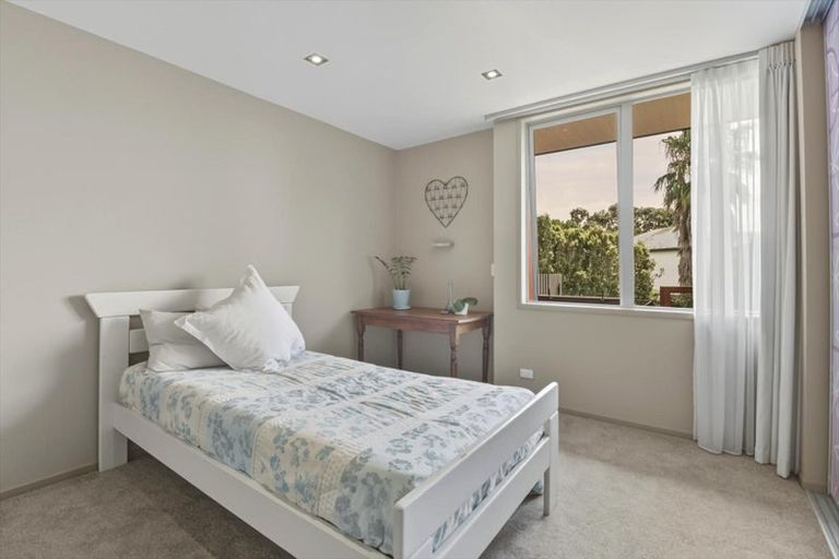 Photo of property in 12 Highlight Parade, Te Atatu South, Auckland, 0610