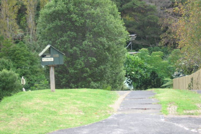 Photo of property in 1/15 West Lynn Road, Titirangi, Auckland, 0604