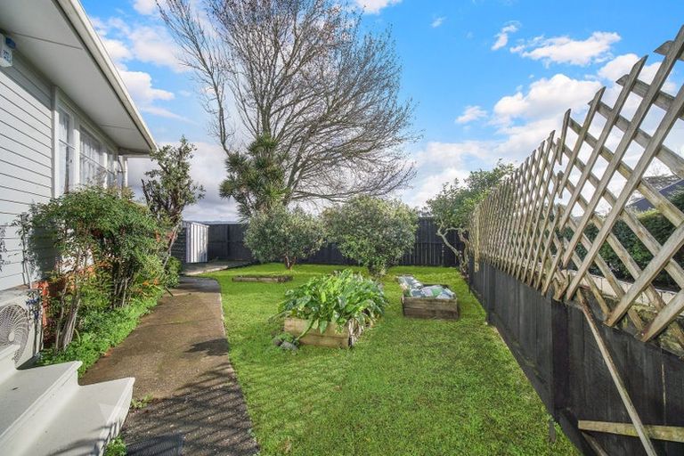 Photo of property in 32 Essex Street, Te Atatu South, Auckland, 0610