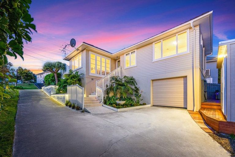 Photo of property in 1/30 Selwyn Crescent, Forrest Hill, Auckland, 0620