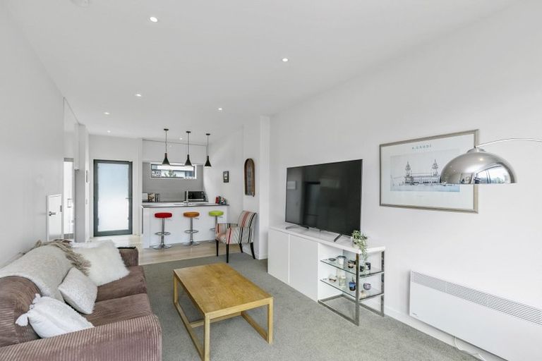 Photo of property in 11/6 Oswald Crescent, Paparangi, Wellington, 6037