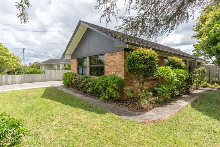 Photo of property in 1 Southsea Crescent, Silverdale, Hamilton, 3216