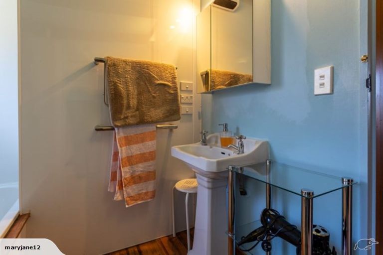 Photo of property in 26 Mackinnon Terrace, Sunshine Bay, Queenstown, 9300