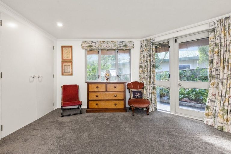 Photo of property in 4 Amner Place, Bluff Hill, Napier, 4110