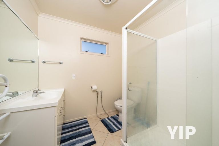 Photo of property in 45 Tamworth Crescent, Newlands, Wellington, 6037