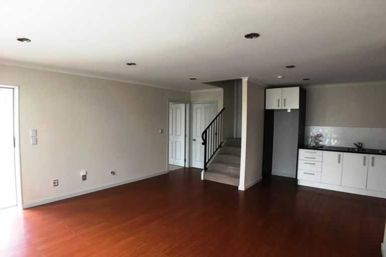 Photo of property in 1 Kenley Heights, Flat Bush, Auckland, 2016