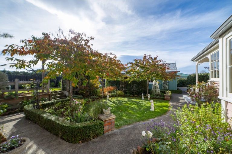 Photo of property in 10 Cotter Street, Greytown, 5712