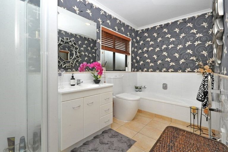 Photo of property in 14 Blackwood Drive, Wattle Downs, Auckland, 2103