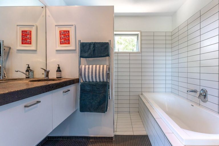 Photo of property in 12 Makora Avenue, Oneroa, Waiheke Island, 1081