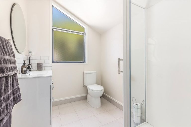 Photo of property in 86 Airlie Road, Plimmerton, Porirua, 5026