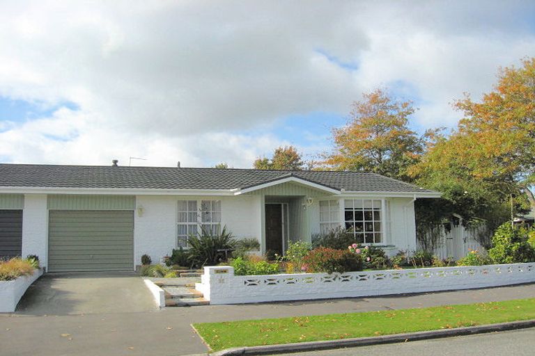 Photo of property in 2/35 Guinness Crescent, Ilam, Christchurch, 8041