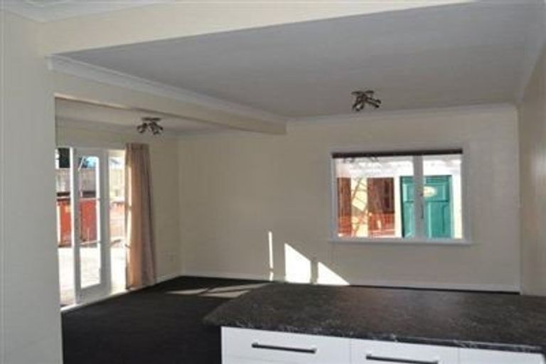 Photo of property in 33 Leighton Avenue, Waiwhetu, Lower Hutt, 5010