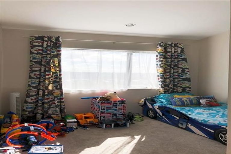 Photo of property in 1 Dhaka Lane, Ranui, Auckland, 0612