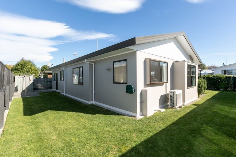 Photo of property in 2/7 Gebbie Road, Taradale, Napier, 4112